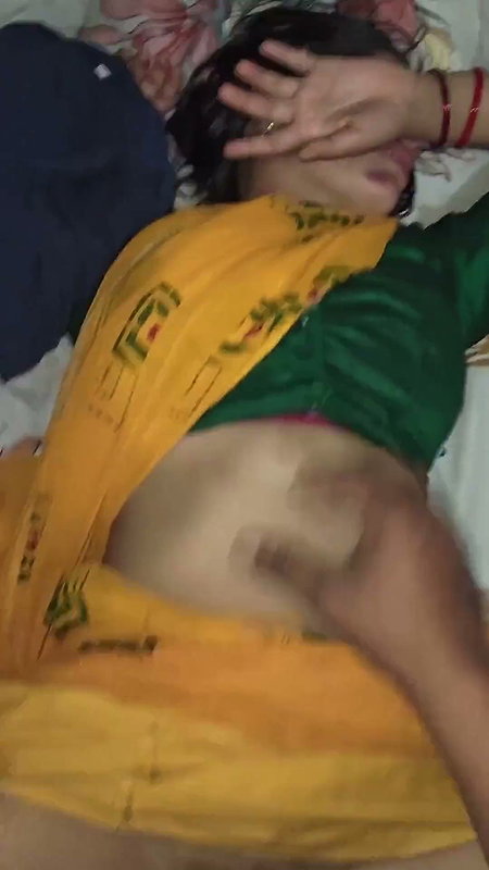 Stepbrother’s Yellow Saree Girl
