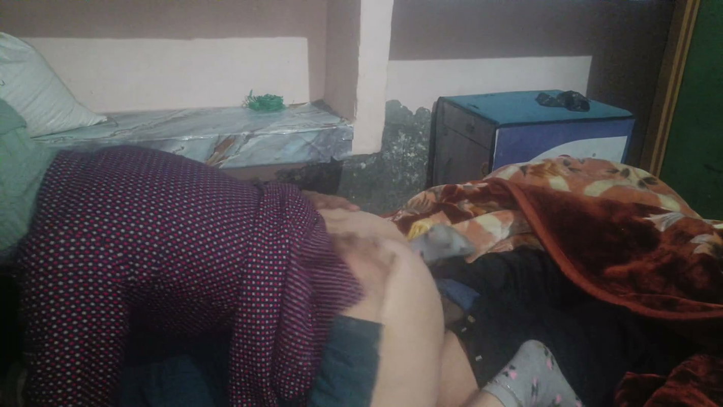 Xxx video land ko munh mein lekar likhane lagi bhap