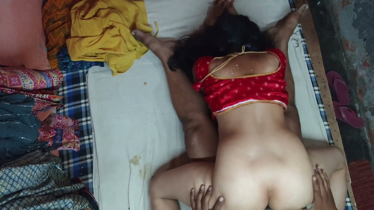 Indian girl enjoys sex like Kamasutra from her father-in-law