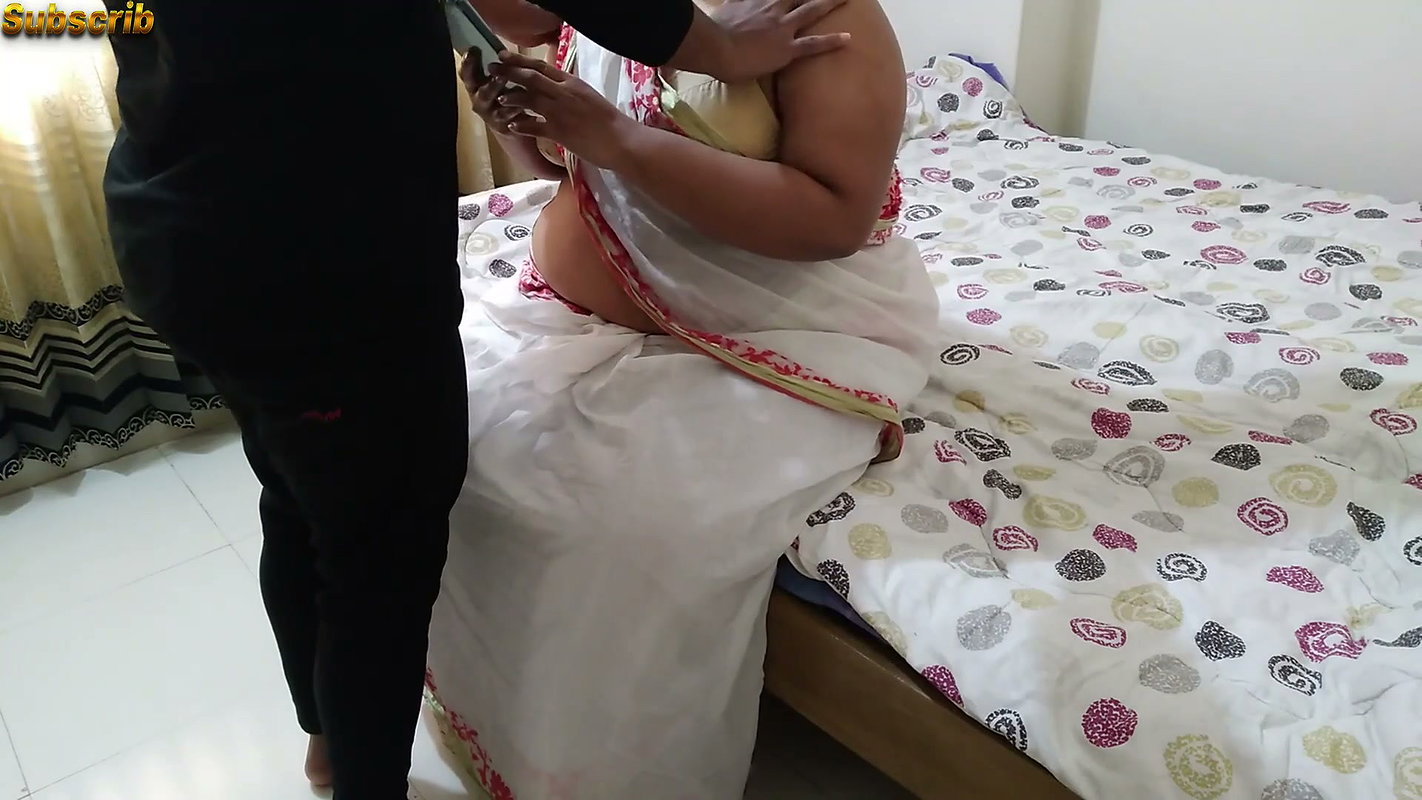 Neighbor Stripping Her Saree & Fucked in Bed – Indian Desi Stepaunty