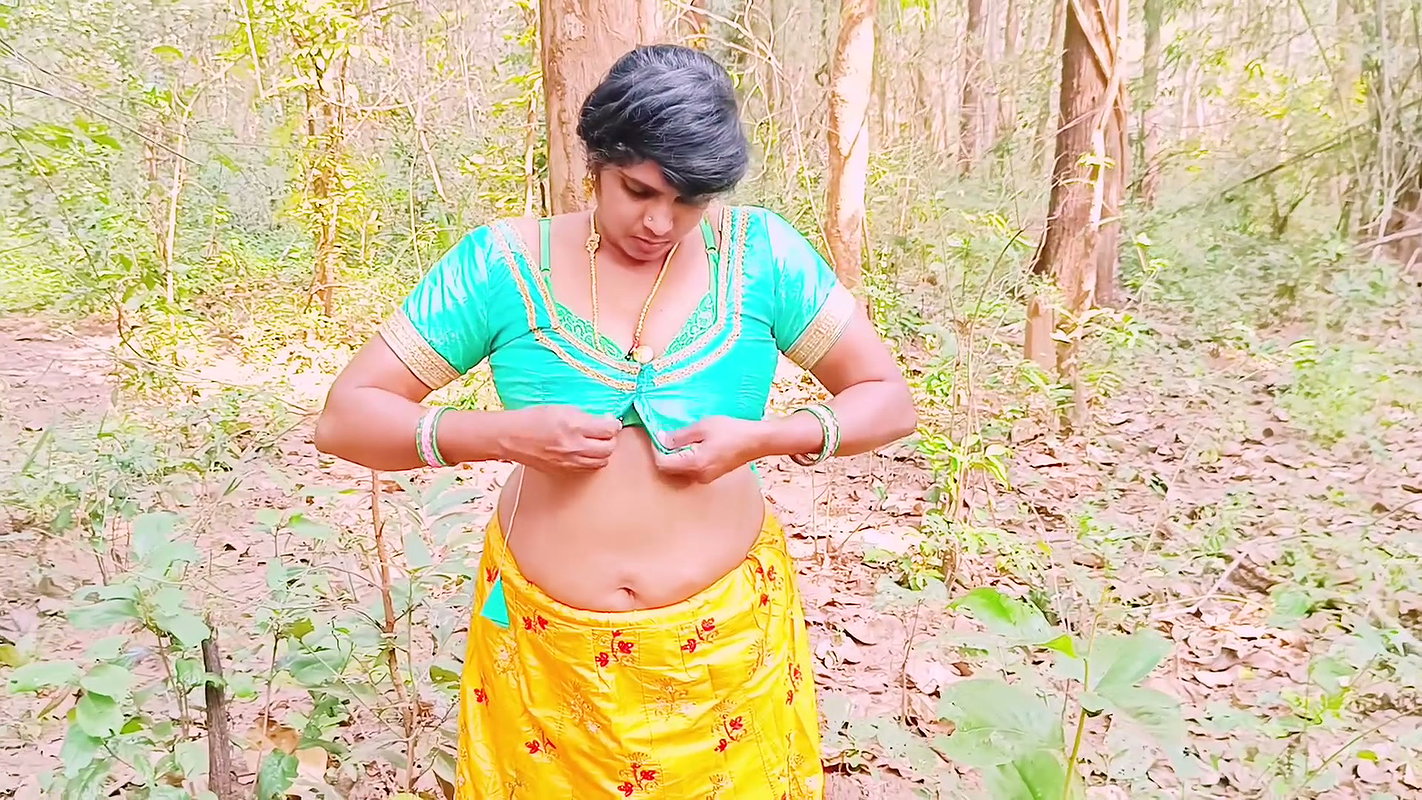 Outdoor Jungle Sex. Desi Bhabi Fucking Husbend’s Small Stepbrother Big Dick in Forest. Telugu Dirty Talks