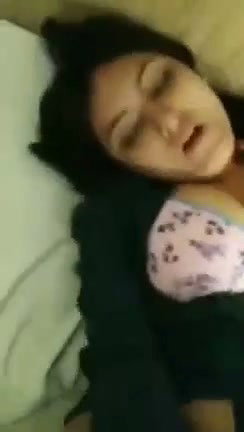 Maa Kaise Choosti hai Lund Mera’, GF apni Maa ki Photo dikha ke BF ko Blowjo… 2