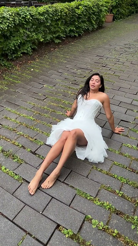 BABE TOO EROTIC VIEW TEASE 2