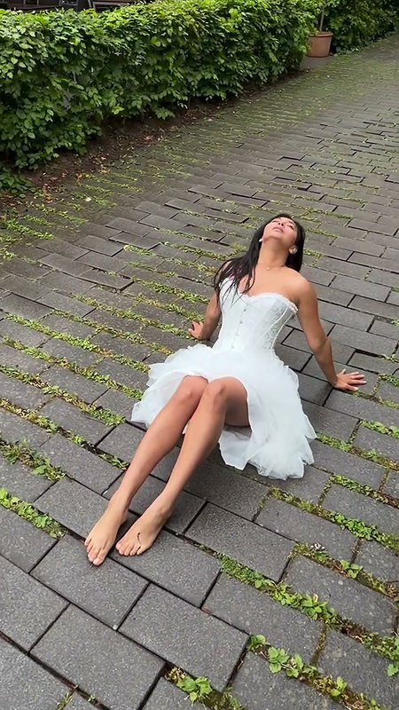 BABE TOO EROTIC VIEW TEASE 2