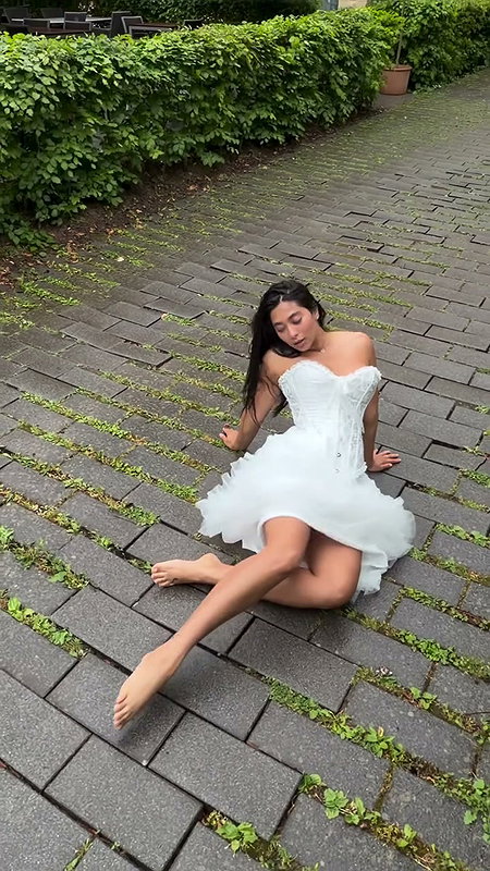 BABE TOO EROTIC VIEW TEASE 2