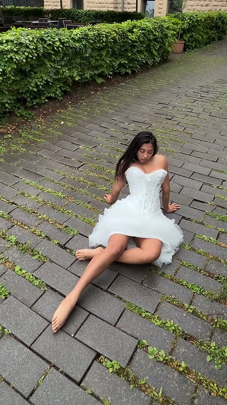 BABE TOO EROTIC VIEW TEASE 2