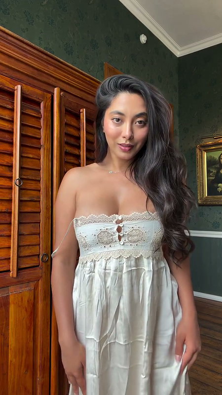 HOTTIE BUSTY OPEN CLEAVAGE EXPOSE CUM DESERVING 2