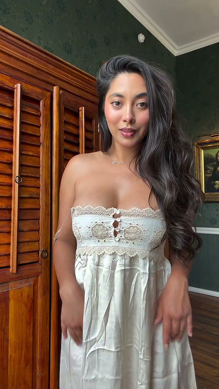 HOTTIE BUSTY OPEN CLEAVAGE EXPOSE CUM DESERVING 2