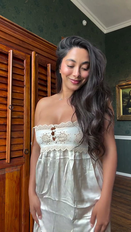 HOTTIE BUSTY OPEN CLEAVAGE EXPOSE CUM DESERVING 2