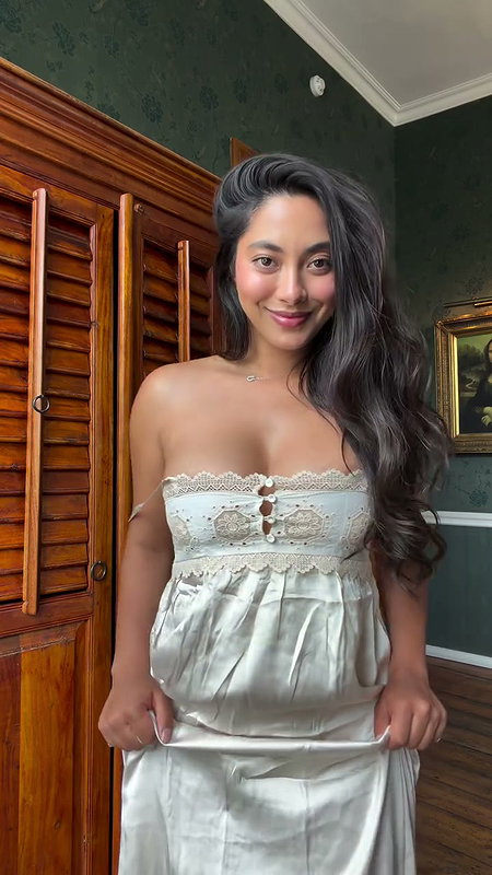 HOTTIE BUSTY OPEN CLEAVAGE EXPOSE CUM DESERVING 2