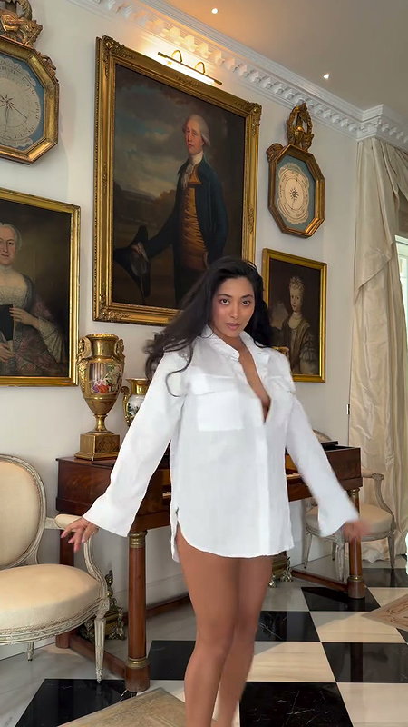 SIDE BOOBS SEXY TEASE IN SHIRT EROTIC VIEW 2