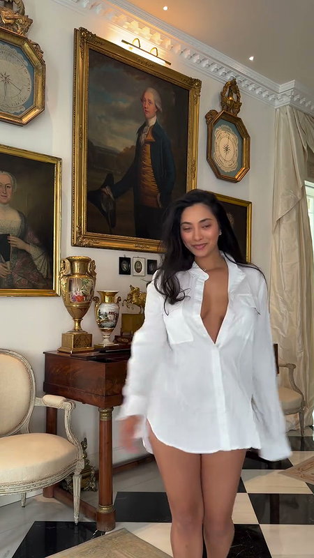 SIDE BOOBS SEXY TEASE IN SHIRT EROTIC VIEW 2