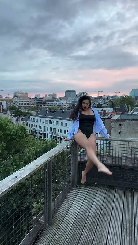 SLUTTY DIVA FLAWLESS ASS AND SEXT THIGHS TEASE 2