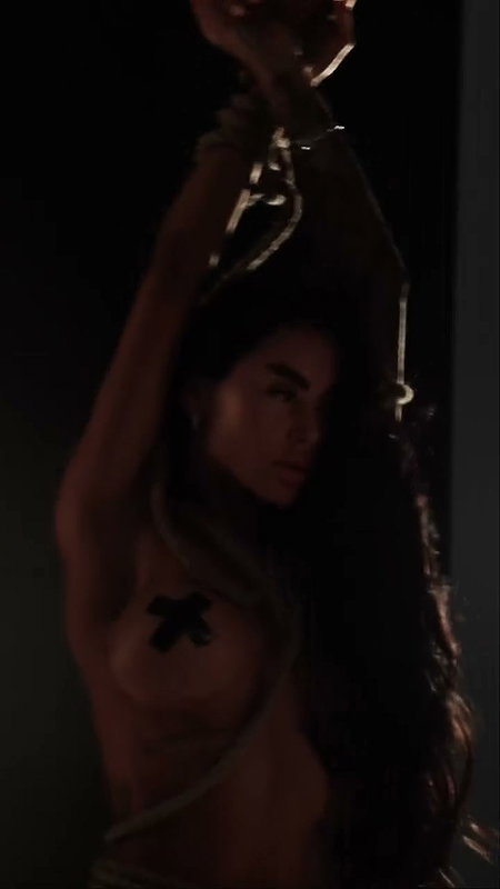 SEXY MODEL NAKED WILD SHOOT SEDUCTION 2