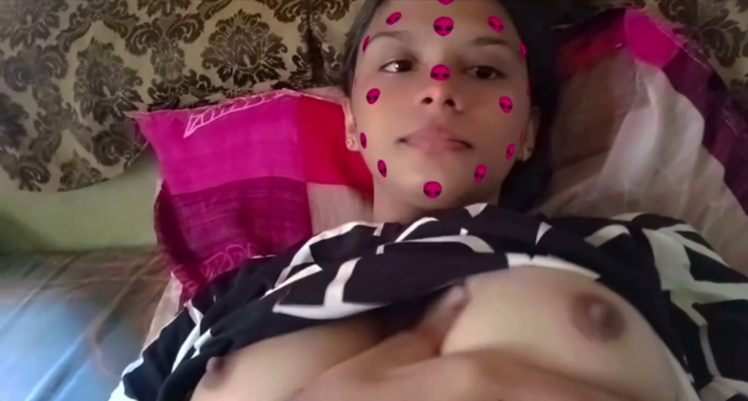 DESI COLLEGE GIRLFRIEND SHOWING BIG BOOBIES 2