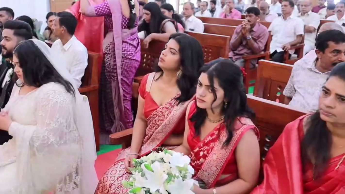 malayali girl sexy tummy cleavage in red saree 2 2