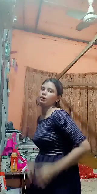 girl open clothes and dance 2