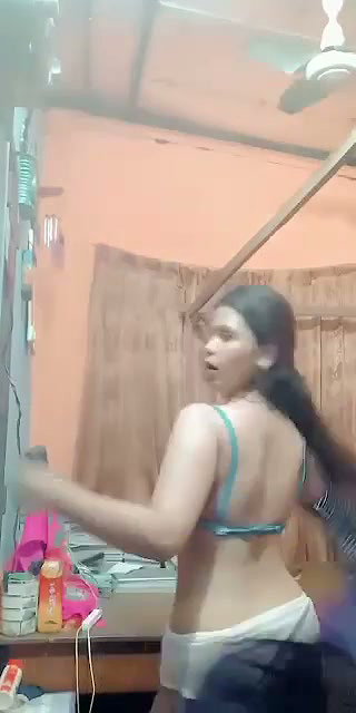 girl open clothes and dance 2