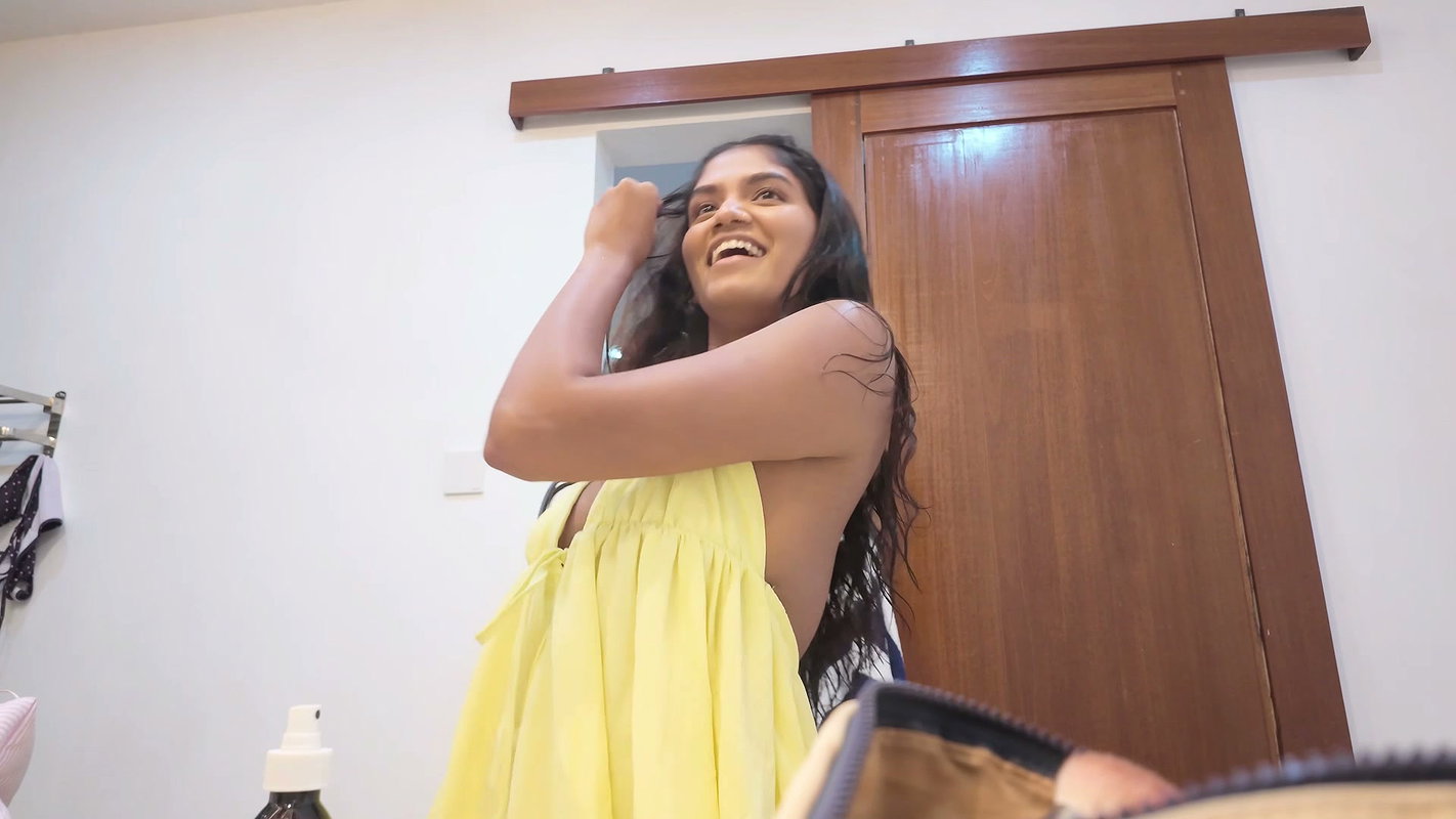 desi beauty sexy hanging breast and cleavage in yellow and other costume 2 2