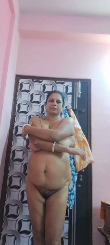 DESI TANKER MILF ENJOYING 2