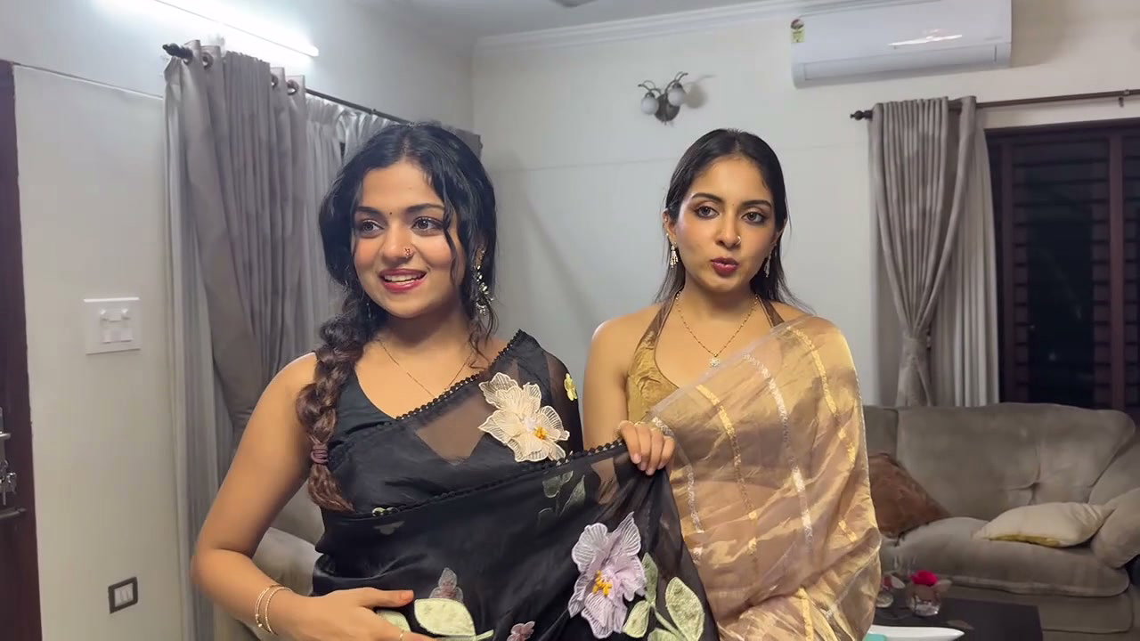 Krishna and diya krishna hot navel in saree 2 2