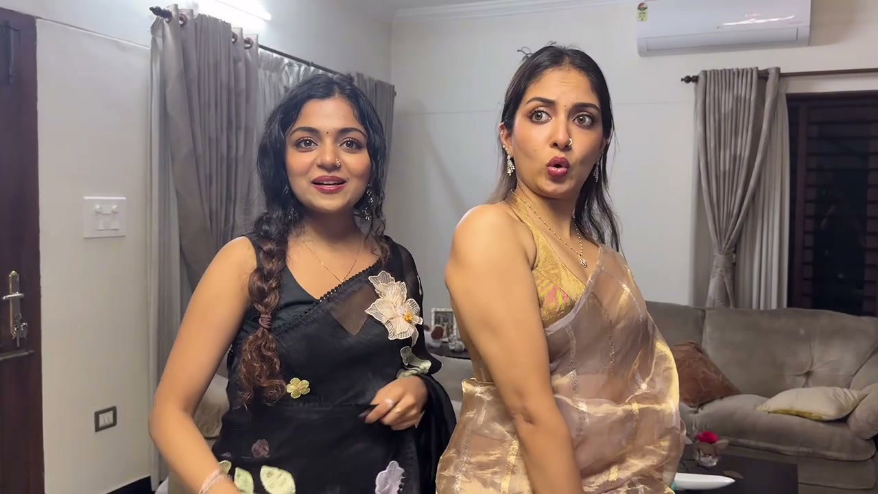 Krishna and diya krishna hot navel in saree 2 2