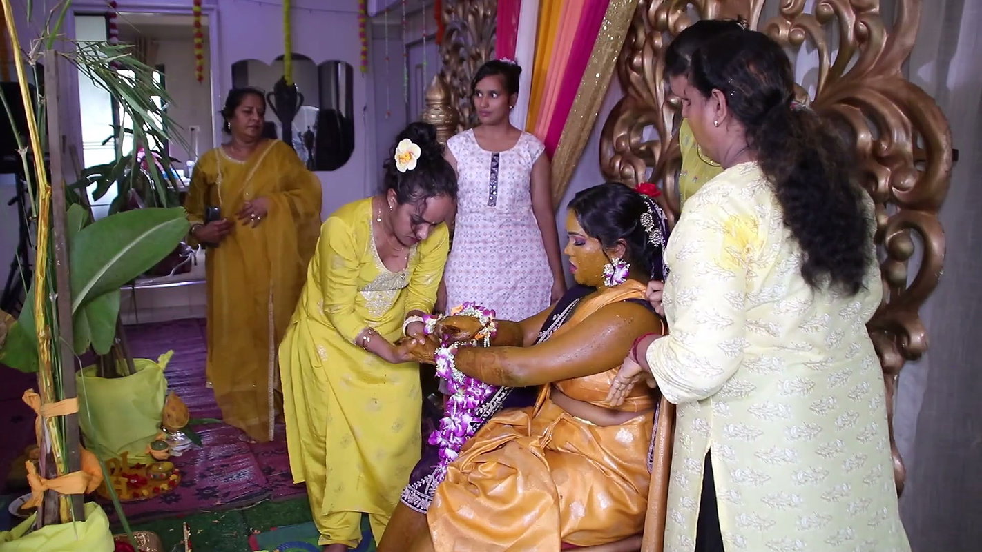 girls and ladies cleavage during haldi 2 2