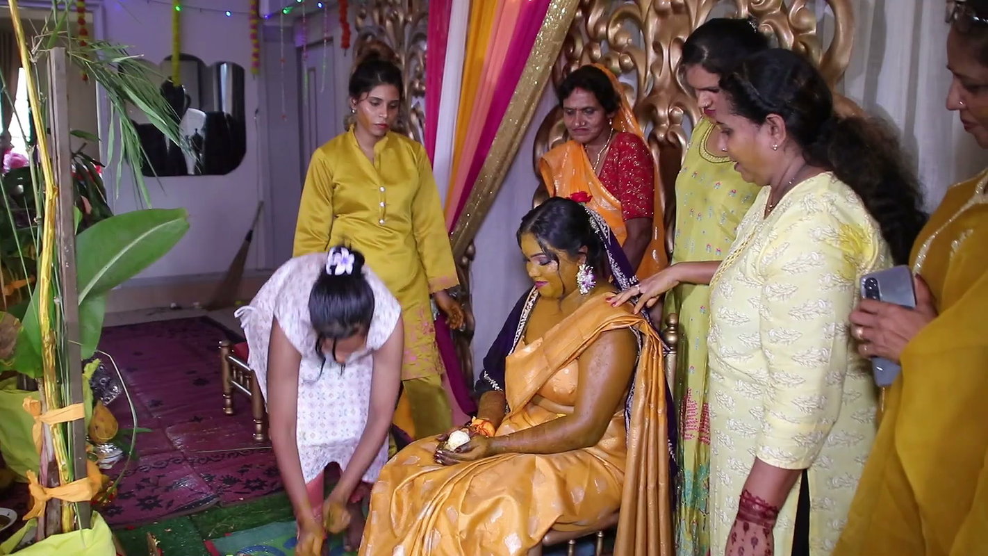 girls and ladies cleavage during haldi 2 2