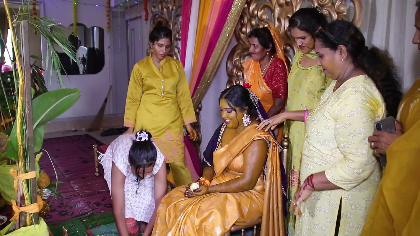 girls and ladies cleavage during haldi 2 2