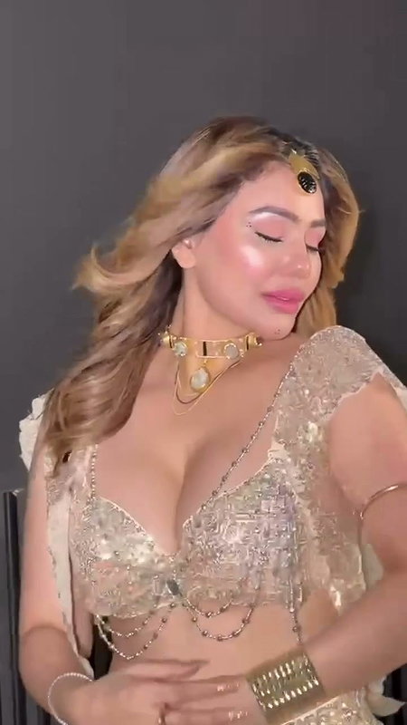 SEDUCTRESS KANGNA FAPWORTHY TEASE 2