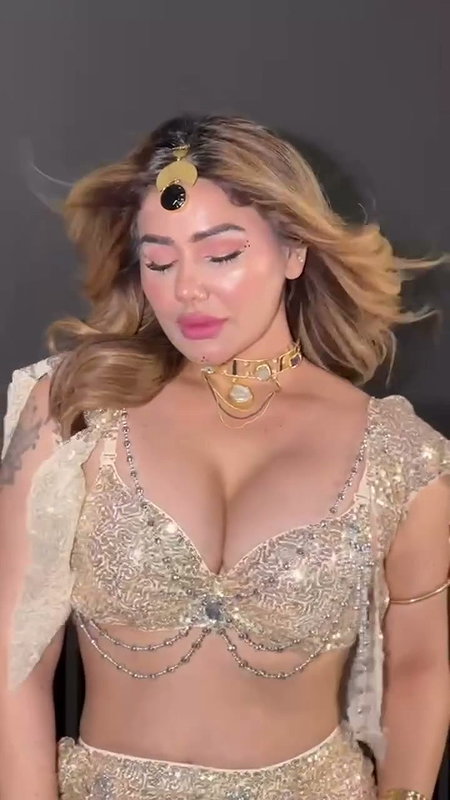 SEDUCTRESS KANGNA FAPWORTHY TEASE 2