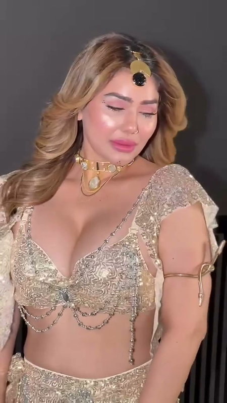 SEDUCTRESS KANGNA FAPWORTHY TEASE 2