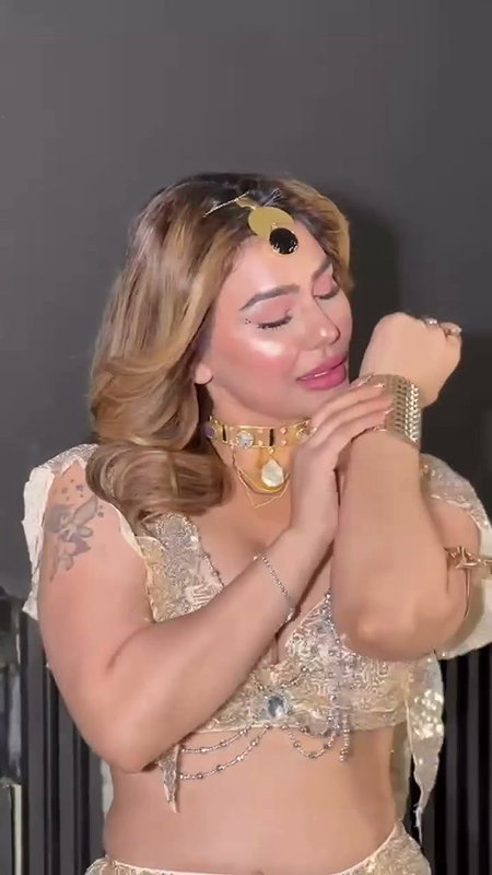 SEDUCTRESS KANGNA FAPWORTHY TEASE 2