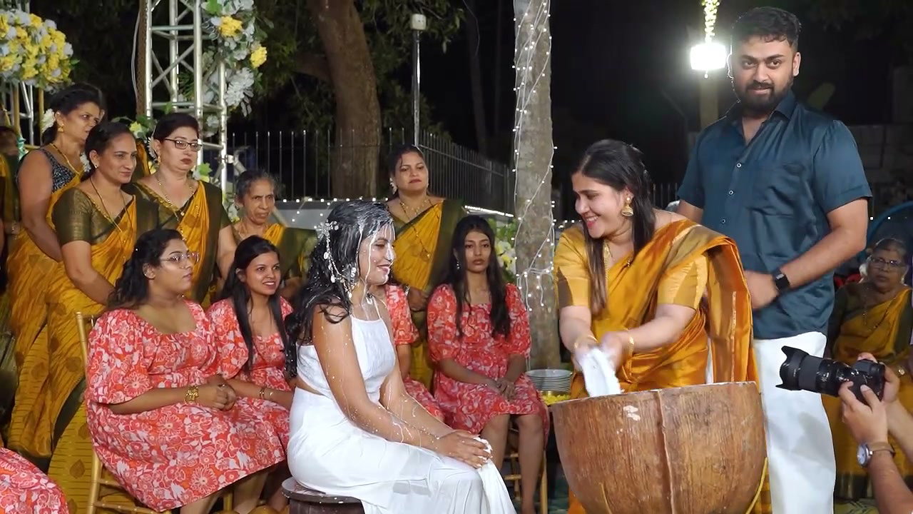 Tulu aunties hot navel in yellow saree 2