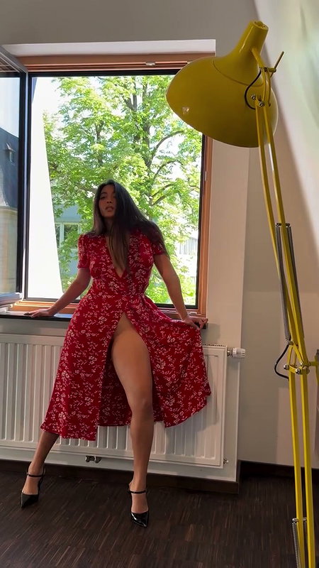 AMINA OPEN THIGHS PANTYLESS NAUGHTY SHOOT TEASE WILD 2