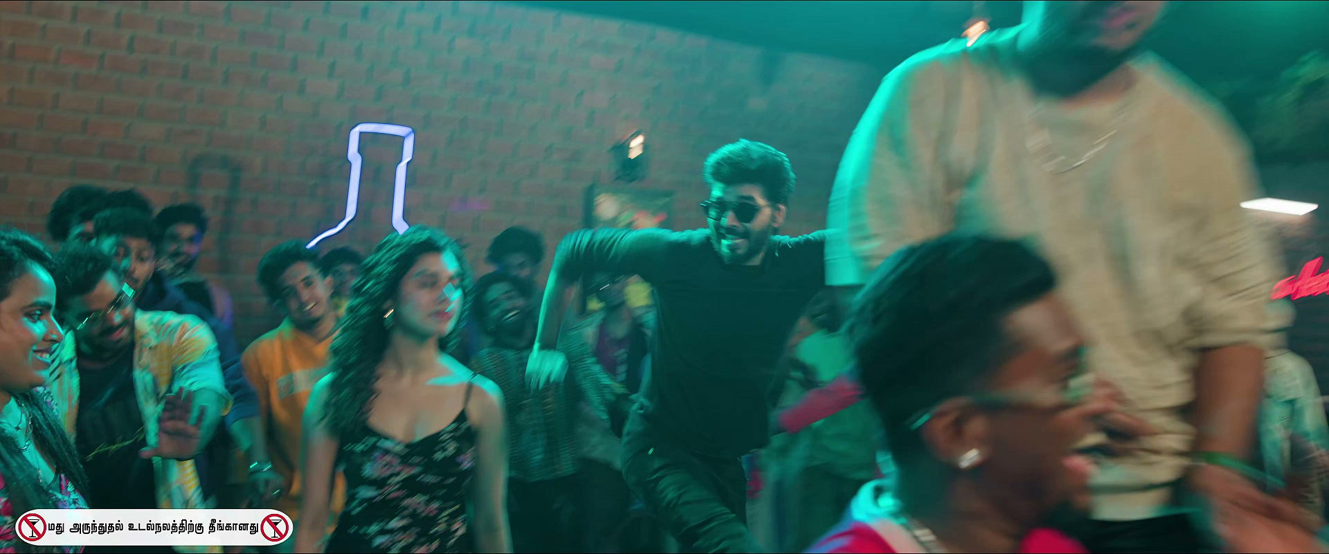 Sattendru_Maarudhu_Vaanilai_0
