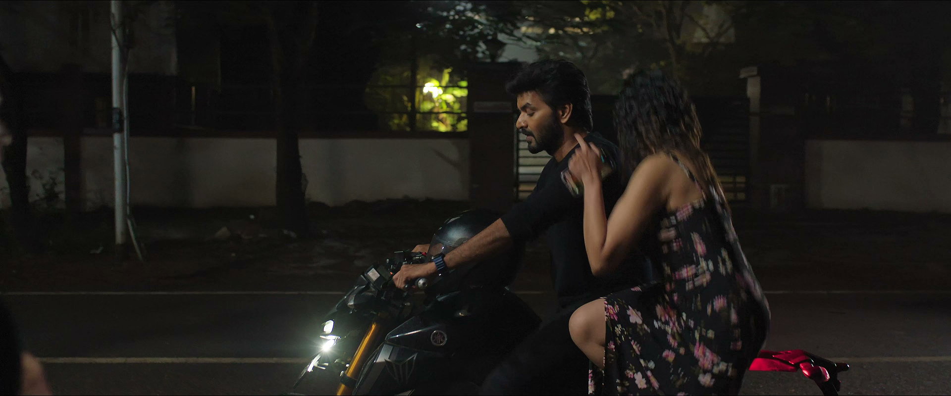 Sattendru_Maarudhu_Vaanilai_joined_j1