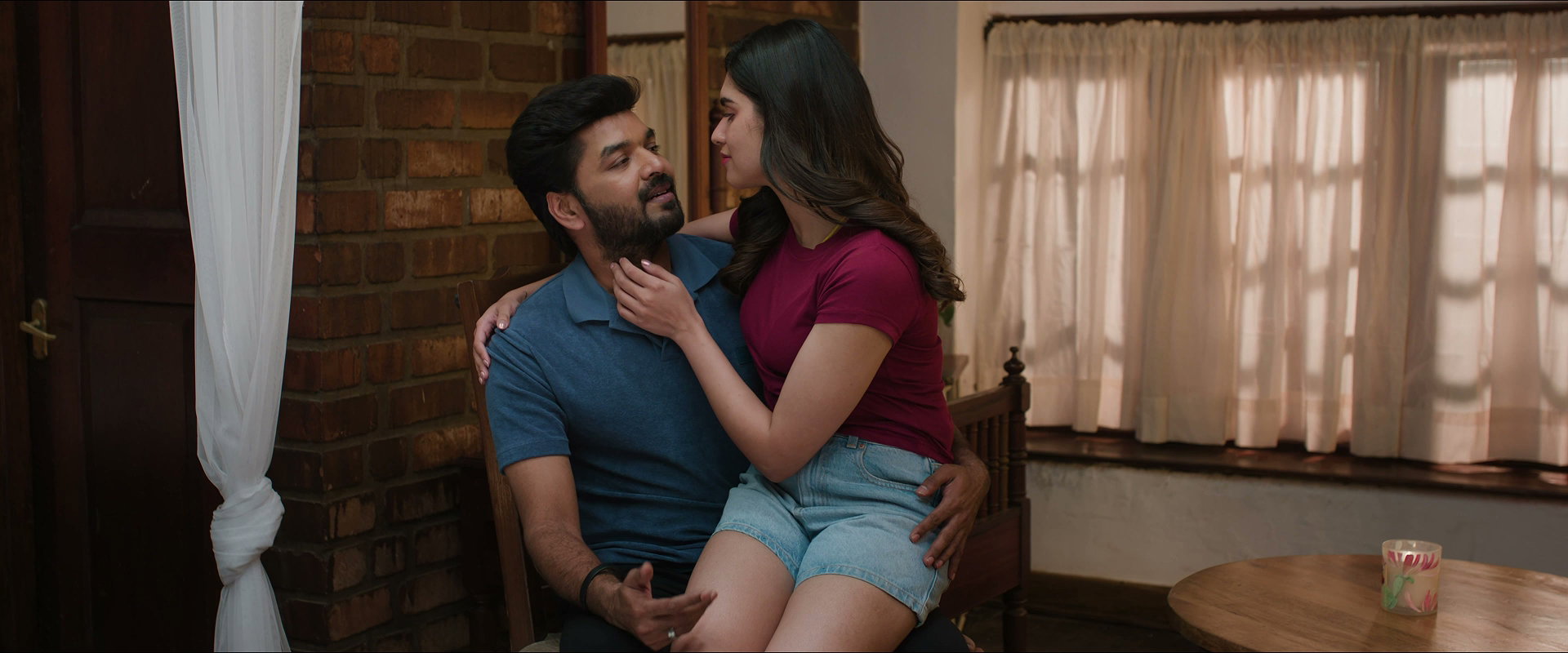 Sattendru_Maarudhu_Vaanilai_joined_j1