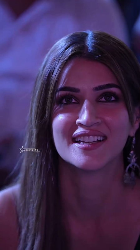RAUNCHY CAPTIVATING KRITI SANON NAUGHTY FAP CHICK LOOKS VIDEOSS 2 1