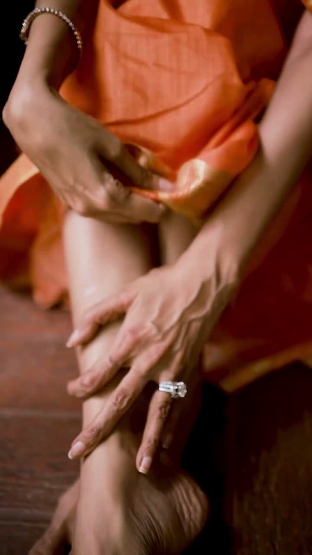 MALVADE CUM DESERVING AMPLE CLEAVAGE EXPOSE SHOOT 2