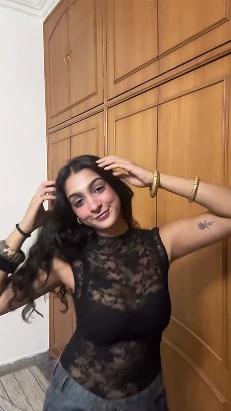 desi girl sexy deep navel in white top 2 2