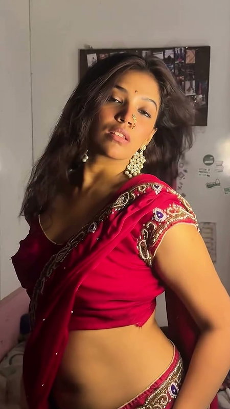 desi katrina kareena transformation in red saree 2 2