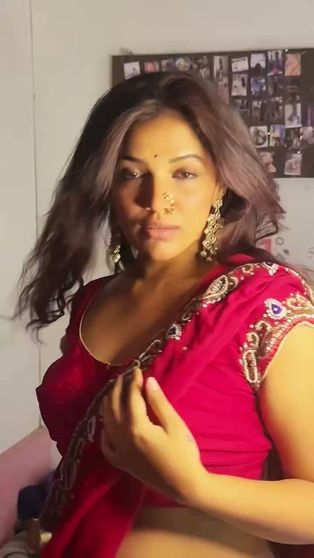 desi katrina kareena transformation in red saree 2 2