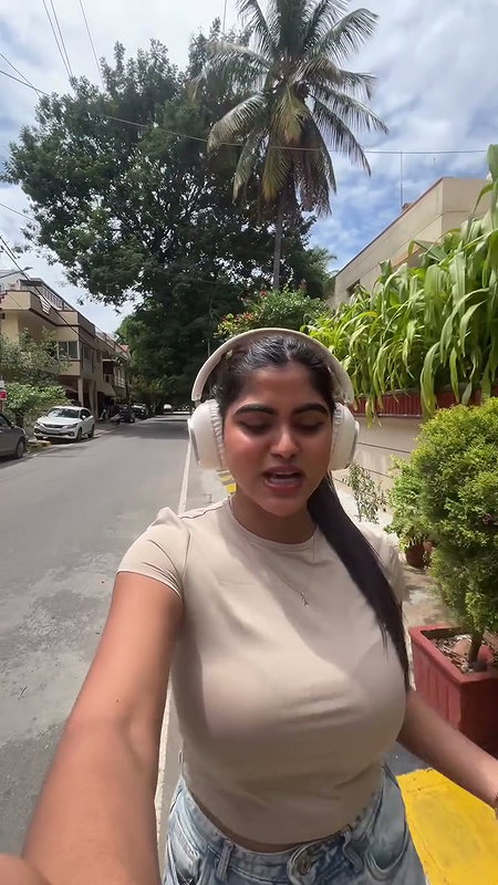 big jiggling boobs in tight grey tshirt 2 2
