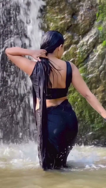 sexy sizzling navel,boob show in wet black saree 2 2