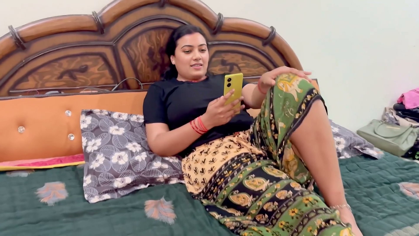 Bade ke jane ke baad chote ne bhabi ko akela dekh uthya mauke ka fayeda
