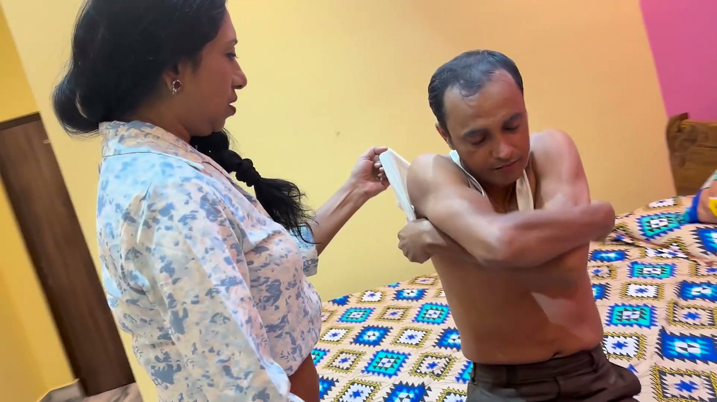 Ek stepuncle ne ek pure virgin girl ko le aya OYO me or stepuncle ne khub choda, uska pusy lick kiya or pussy ros nikal ke chata