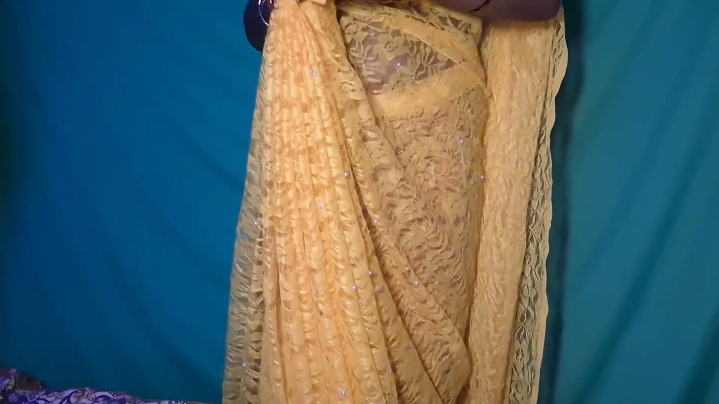 Navel and Erotic Show of Tamil Married Bhabi
