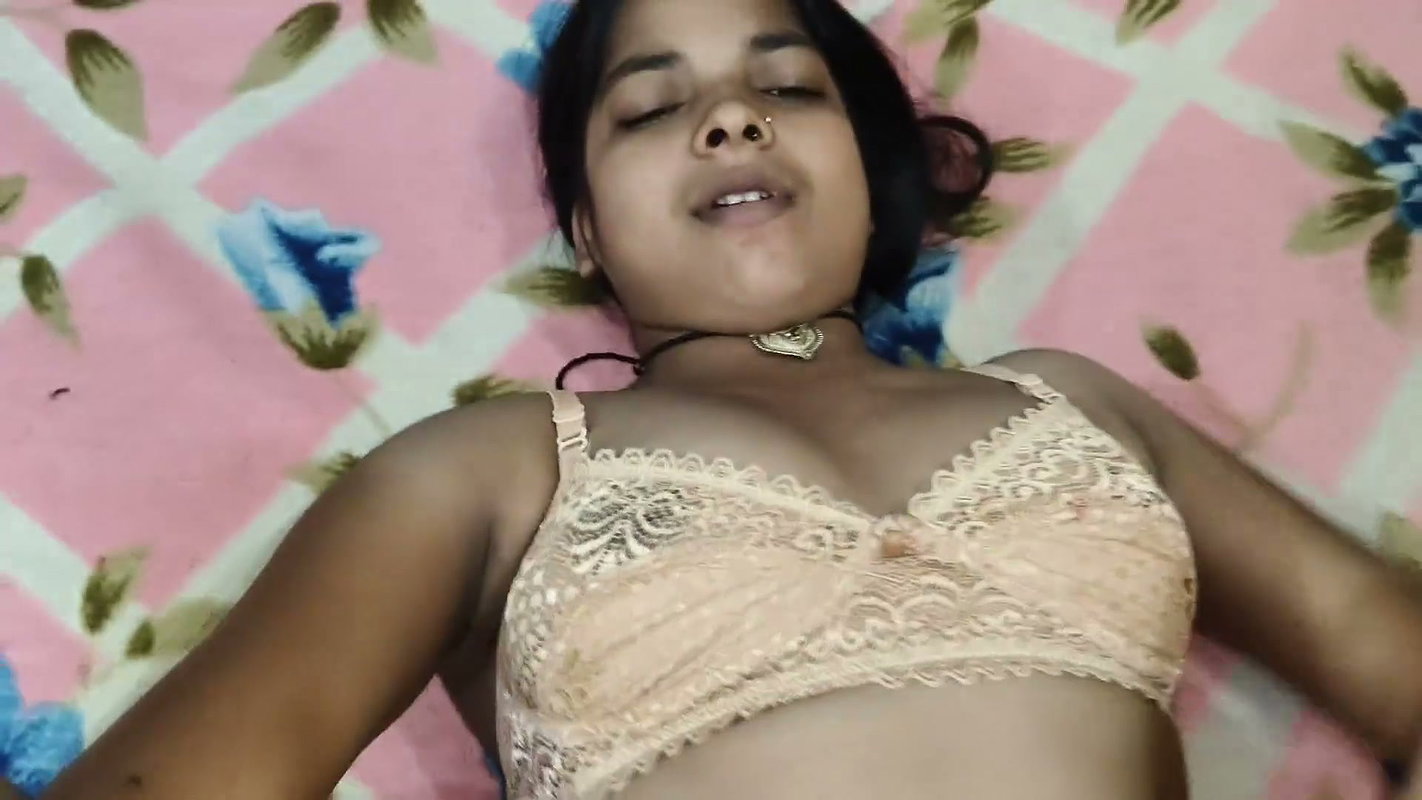 Very cute bhabhi devar ka chudai bedroom in desi village