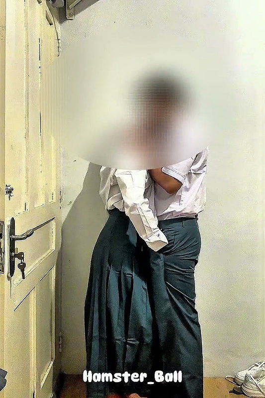 New Malay Desi, Public Scandal of High College Students in College Warehouse 18+